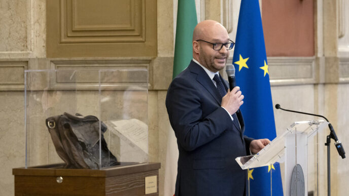 Il Presidente Della Camera Lor