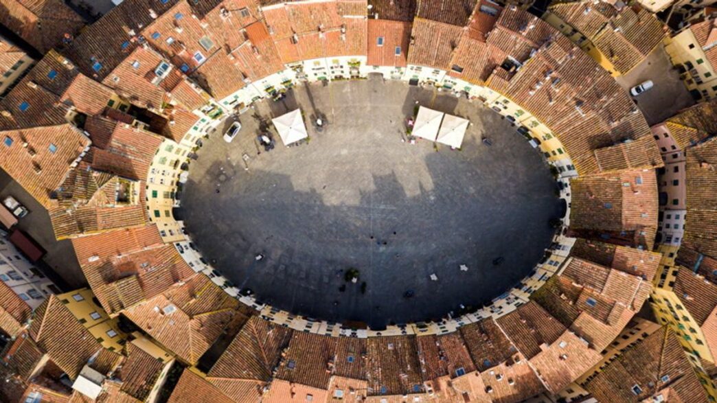 Il Sindaco Di Lucca Difende La