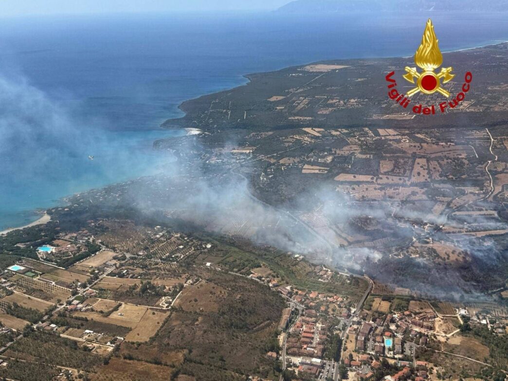 Incendio A Orosei Provoca Evac