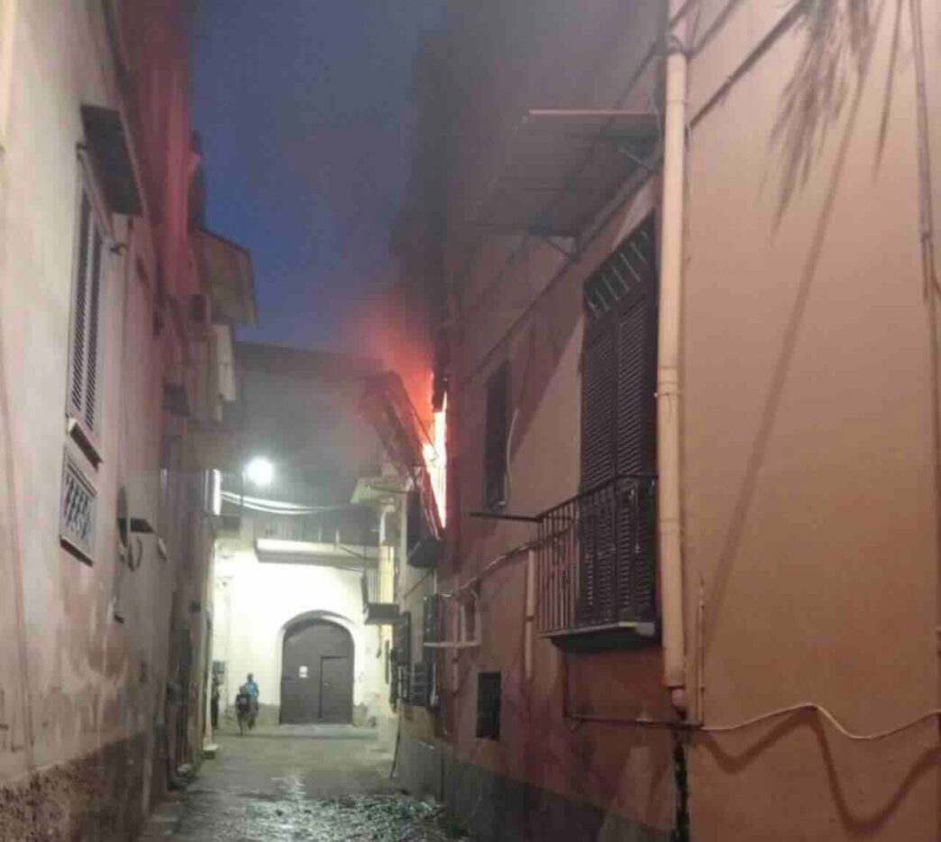 Incendio A Giugliano2C Donna Ar