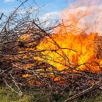 Incendio A Latina: Fuoco Per Pulire Il Giardino Si Espande E Distrugge Un Capannone