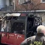Incendio A Un Bus In Via Prenestina A Roma Con Danni Anche A Un Palazzo Vicino