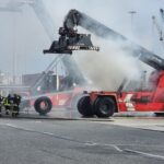 Incendio A Una Macchina Operatrice Pesante Nel Porto Di Civitavecchia, Vigili Del Fuoco In Azione