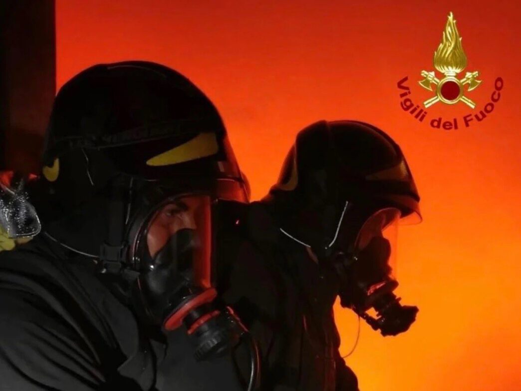 Incendio Al Vomero3A Fiamme Vic