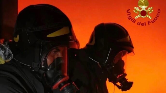 Incendio Al Vomero3A Fiamme Vic