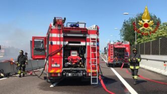 Incendio Di Un27Auto Blocca Il