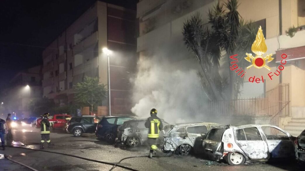 Incendio Distrugge Sei Auto E