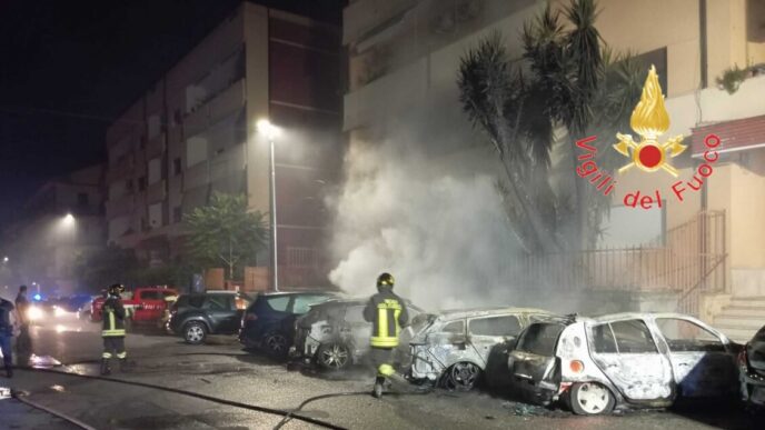 Incendio Distrugge Sei Auto E