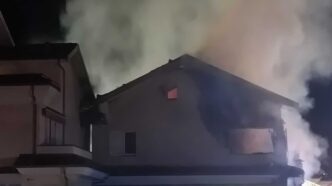 Incendio Distrugge Una Palazzi