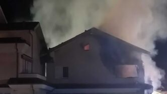 Incendio Distrugge Una Palazzi