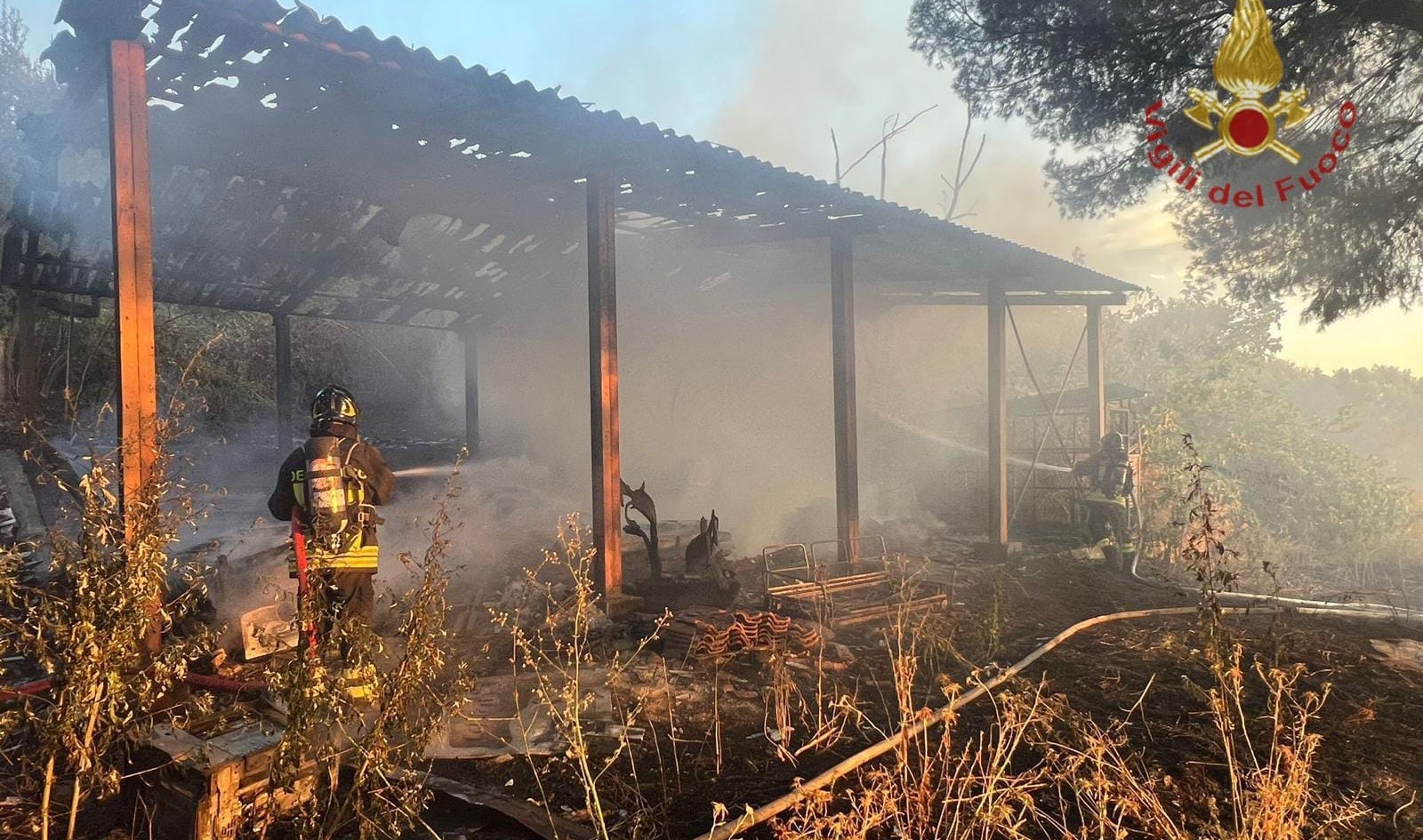 Incendio In Un Capannone Agric