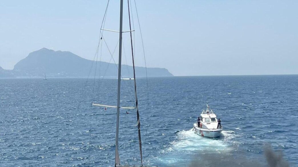Incendio Su Barca A Vela Al La