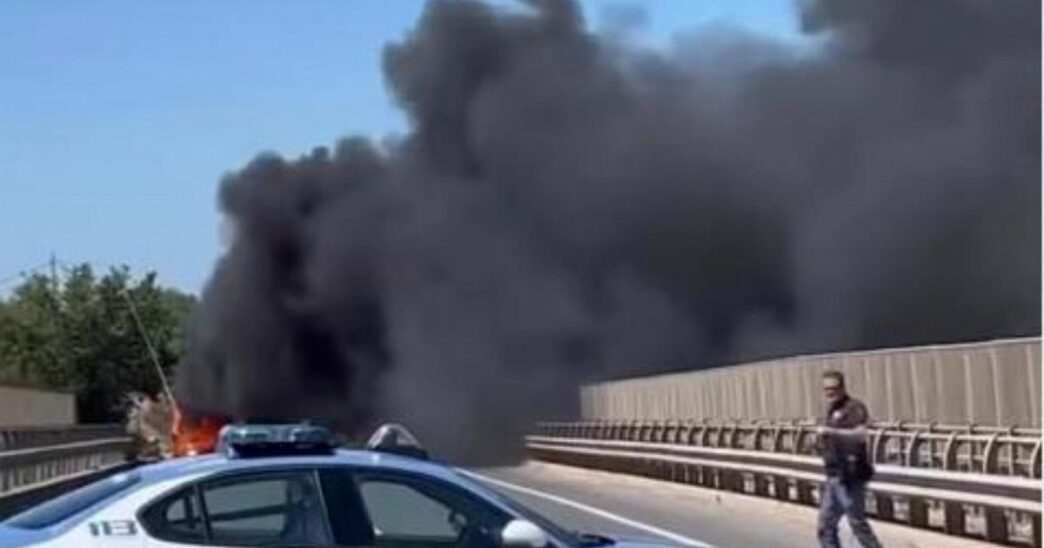 Incendio Sull27Autobus 701 E Ro