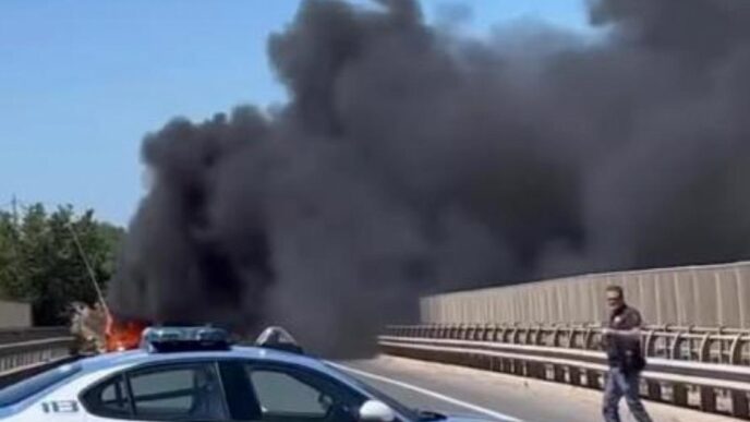 Incendio Sull27Autobus 701 E Ro