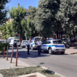 Incidente A Ladispoli: Auto Si Schianta Contro Paletto Nel Mercato Rionale, Traffico Paralizzato Per Il Soccorso