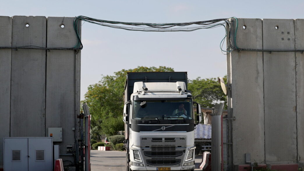 Le28099Oms Invia Tre Camion Di Medi