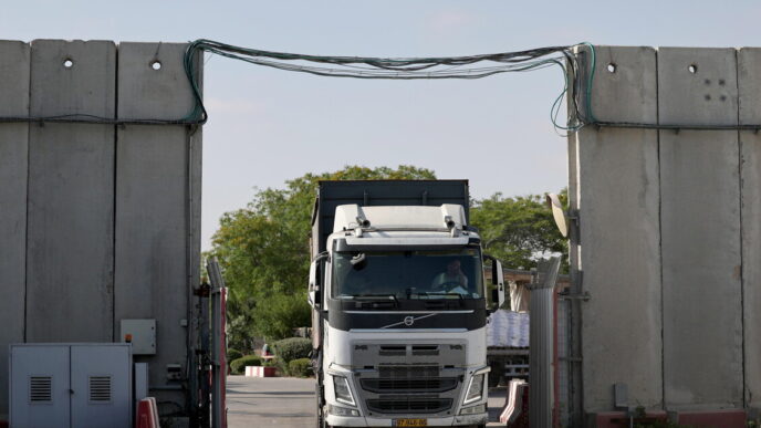 Le28099Oms Invia Tre Camion Di Medi