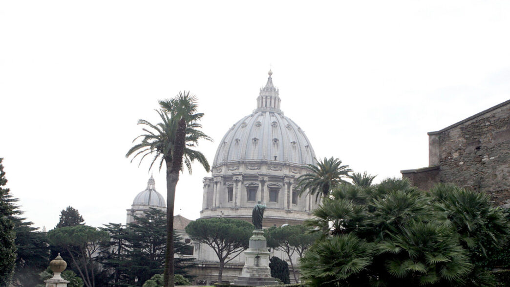 La Farmacia Vaticana Apre Una