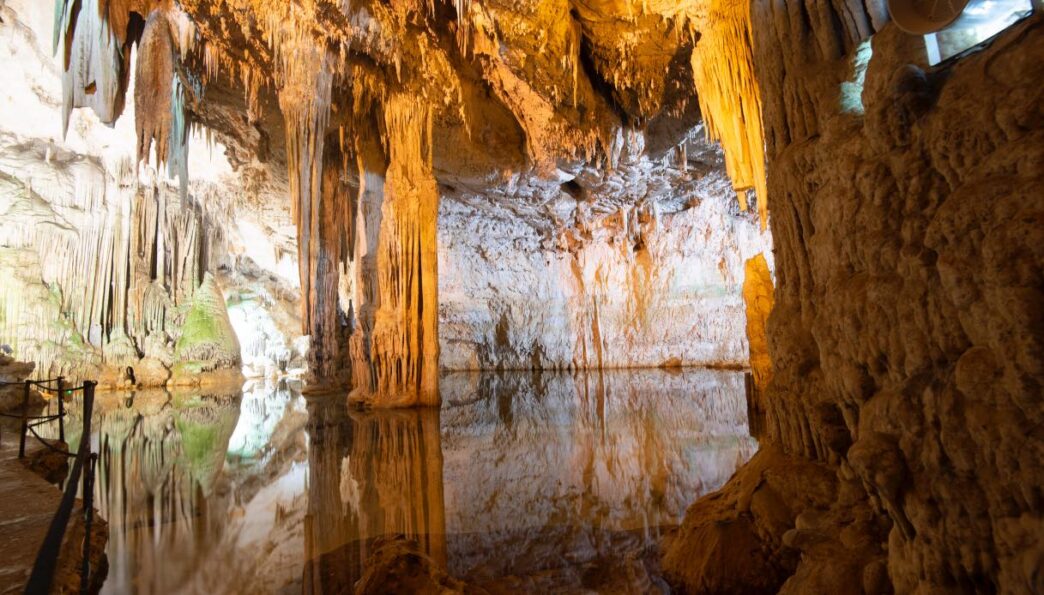 La Grotta Verde Di Alghero Apr