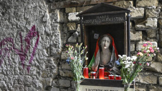La Madonna Addolorata Si Veste
