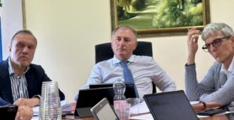 La Provincia Delle28099Aquila Stanz
