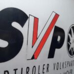 La Svp Difende Katharina Zeller E La Panchina Rossa Di Merano Nelle Polemiche Sulla Lingua Italiana