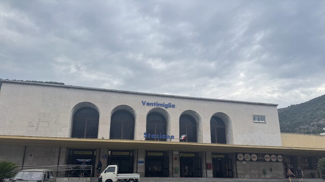 Lancio Di Pietre Contro Treno