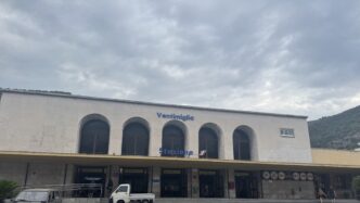Lancio Di Pietre Contro Treno