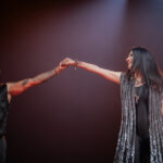 Laura Pausini Sul Palco Con Rauw Alejandro All’unipol Forum Di Milano Durante Il Cosa Nuestra World Tour