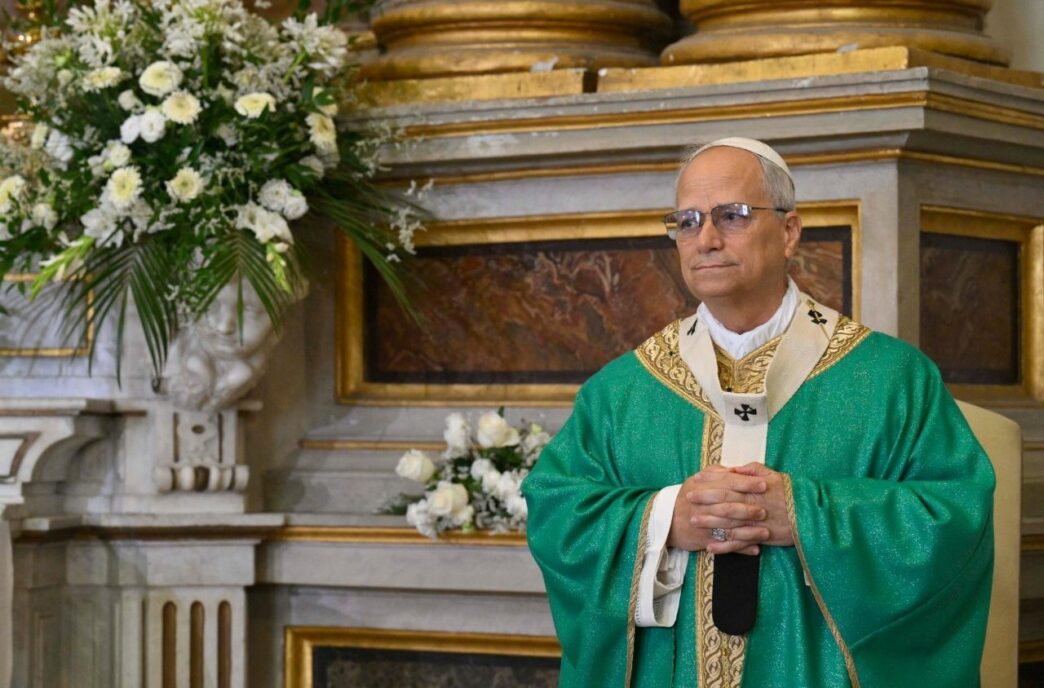 Leone Xiv Celebra La Messa A C