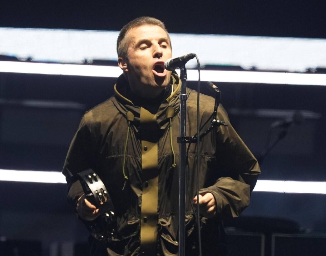 Liam Gallagher Attacca Manches