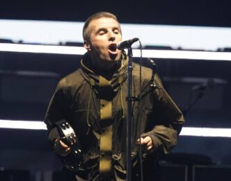 Liam Gallagher Attacca Manches