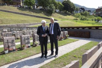 Mattarella Con Cerotto Sulla F