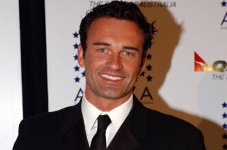 Morto Julian Mcmahon2C Attore A