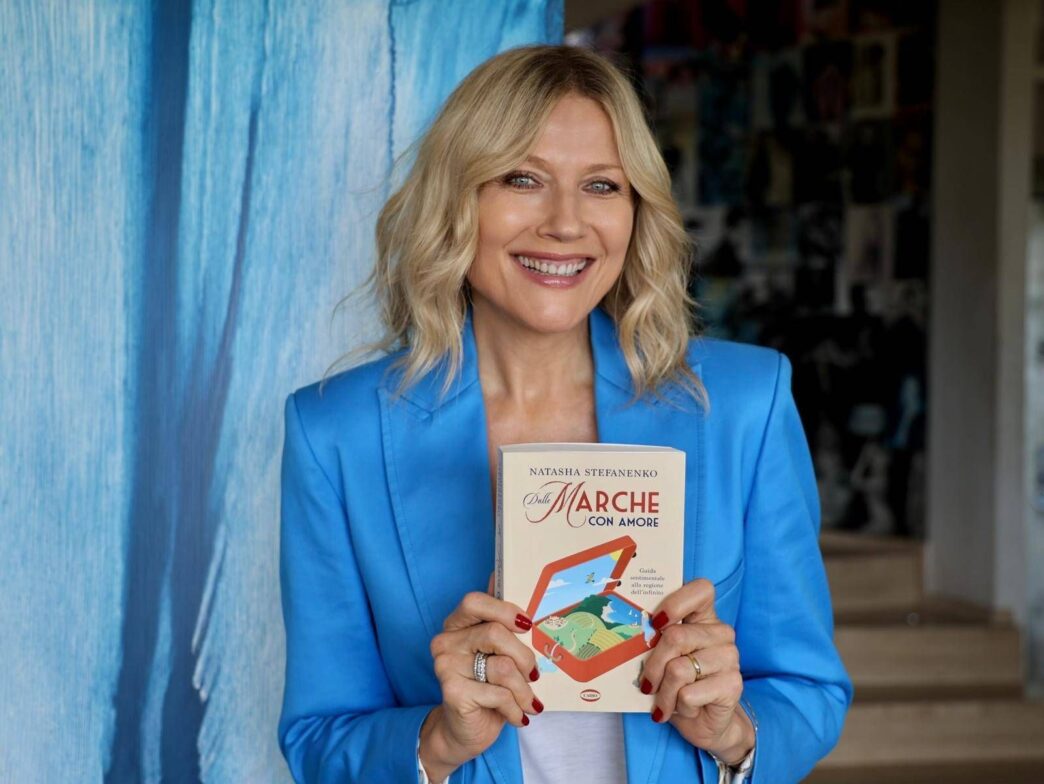 Natasha Stefanenko Tra Libro2C