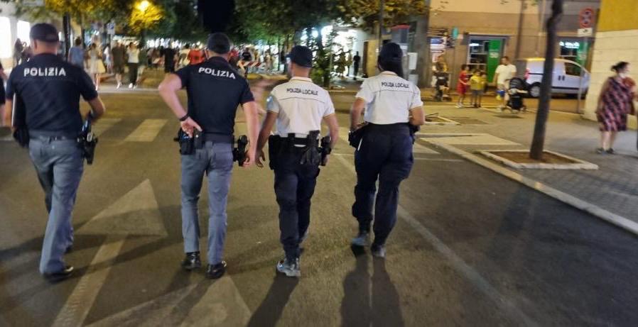 Polizia Impegnata Nei Controll