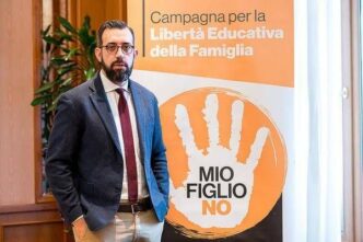Pro Vita 26 Famiglia Applaude L