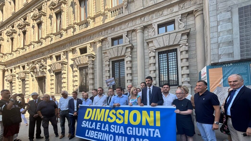 Protesta Davanti Al Comune Di