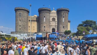 Protesta Davanti Al Maschio An