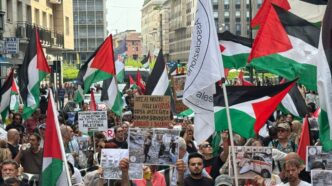 Proteste A Milano Contro I Bom