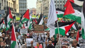 Proteste A Milano Contro I Bom