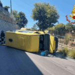 Pulmino Si Ribalta A Palermo Con 21 Bambini A Bordo Per Un Guasto Ai Freni: Tre Piccoli Feriti