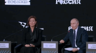 Putin Lascia Il Forum Con Una