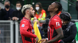 Rafael Leao Saluta Theo Hernan