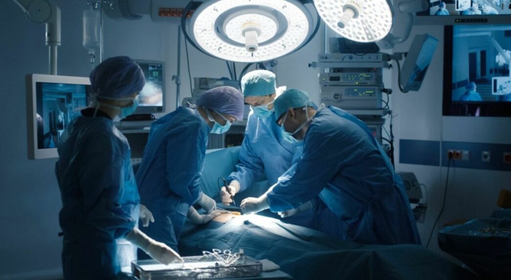 Ragazzo Di 16 Anni Operato Con