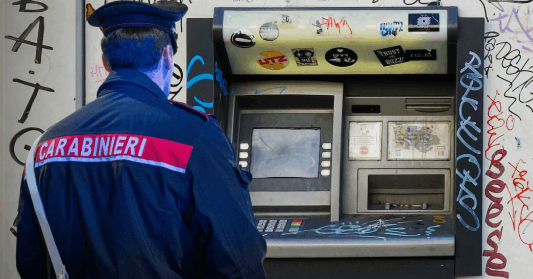 Rapina Con Pistola Al Bancomat