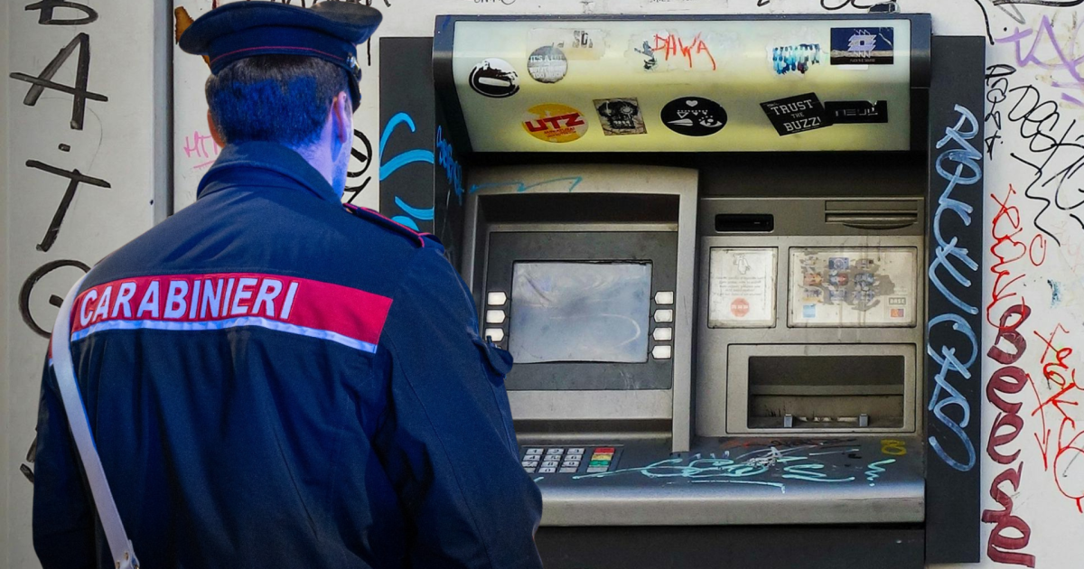 Rapina Con Pistola Al Bancomat