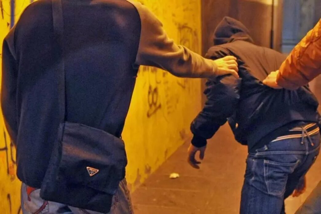 Rissa Tra Turisti A Sorrento2C