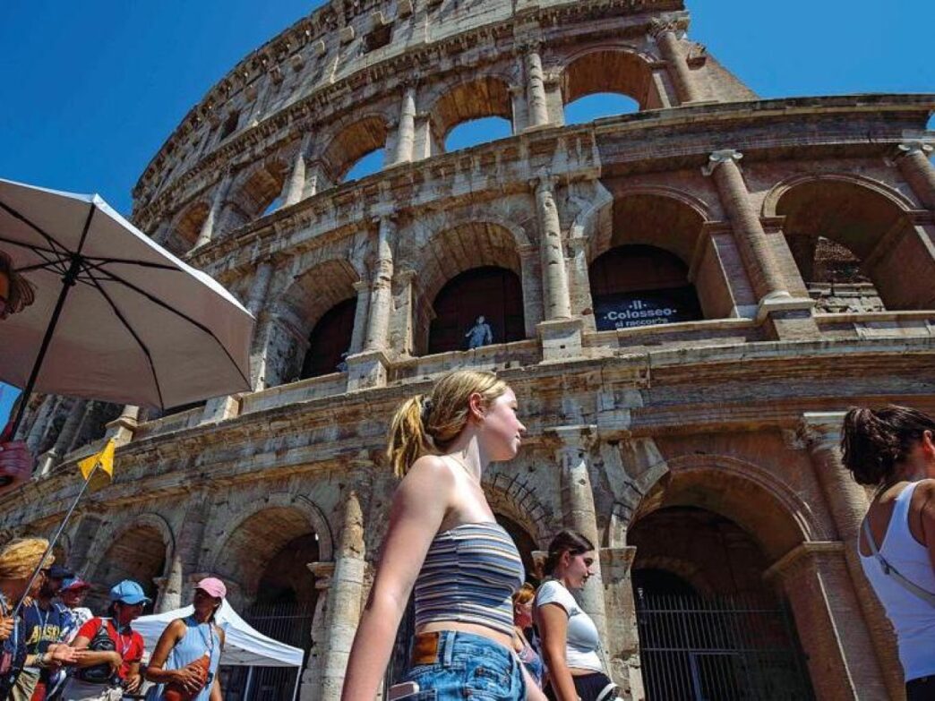 Romani E Turismo A Roma Nel 20
