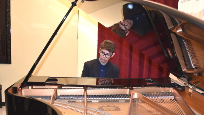 Ruben Xhaferi Chiude Pianofort